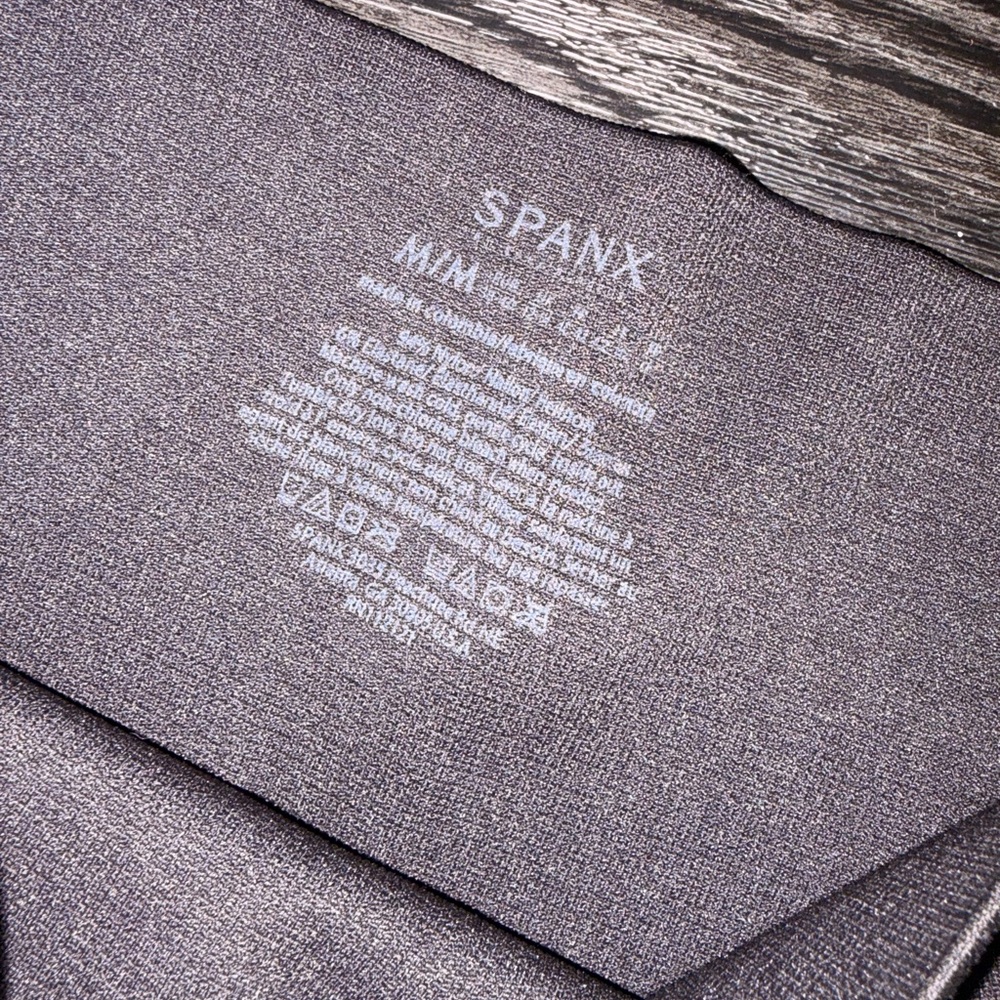 SPANX Look At Me Now Seamless Side Gold Zip Leggings Black - Picture 5 of 5